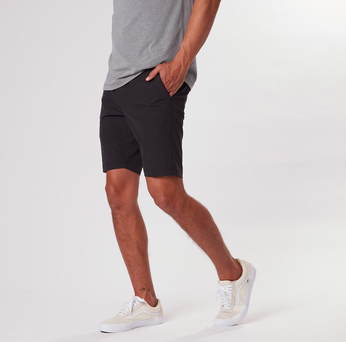 *Model is 6' 4", 200 lbs and is wearing a size 33