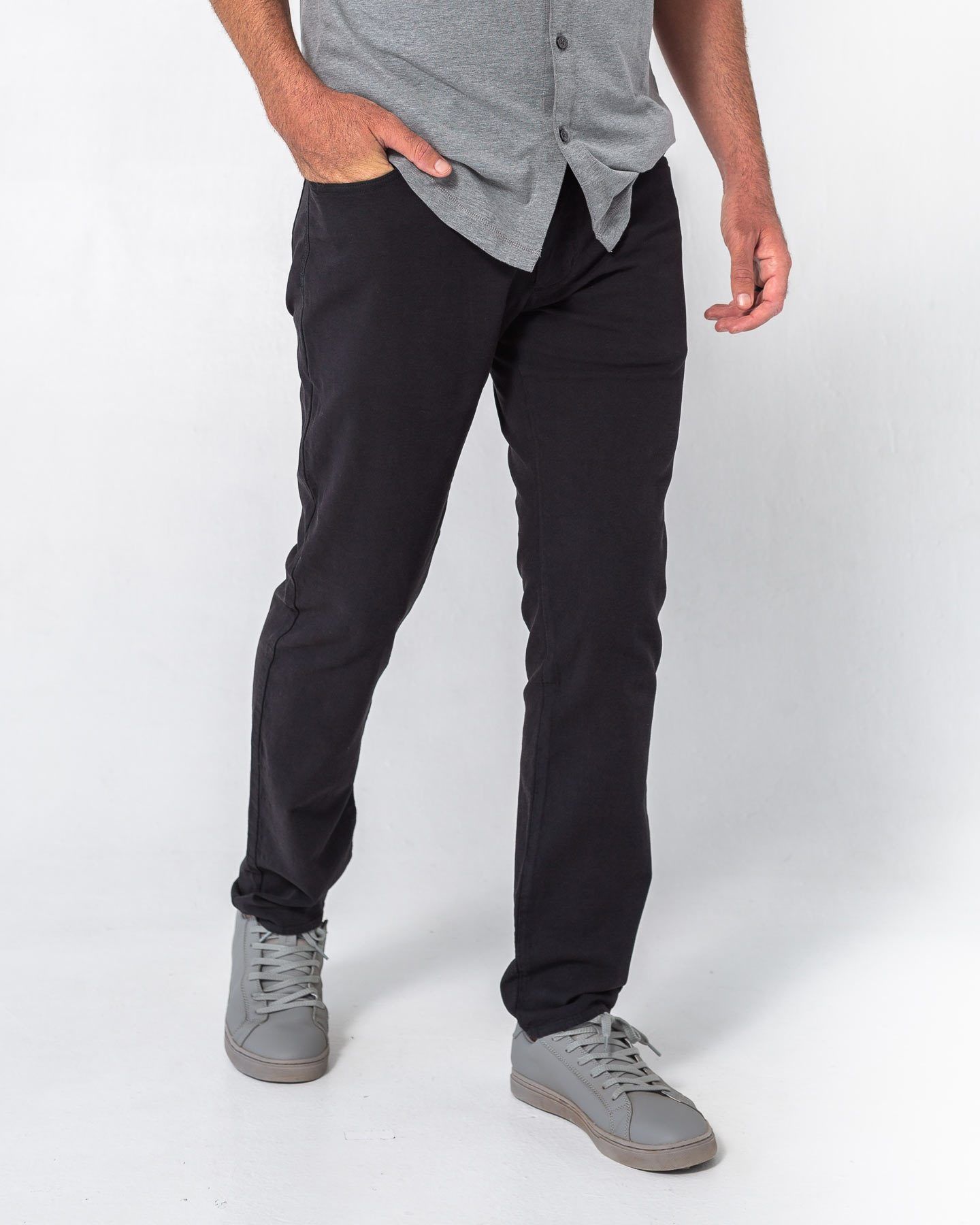 *Model is 6' 2", 195 lbs and is wearing a size 33