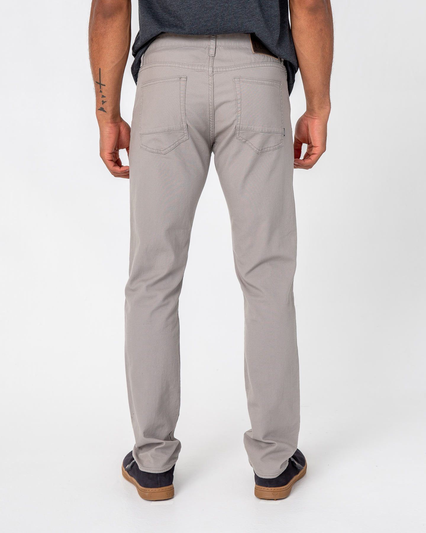 *Model is 6' 0", 175 lbs and is wearing a size 32R